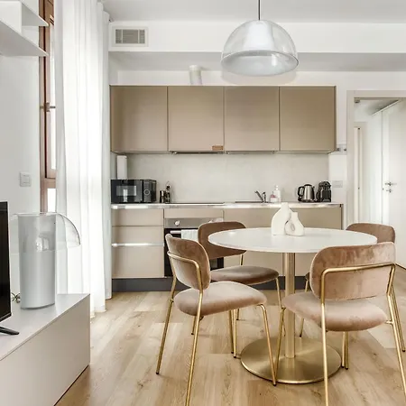 Limehome Park Towers Apartment *